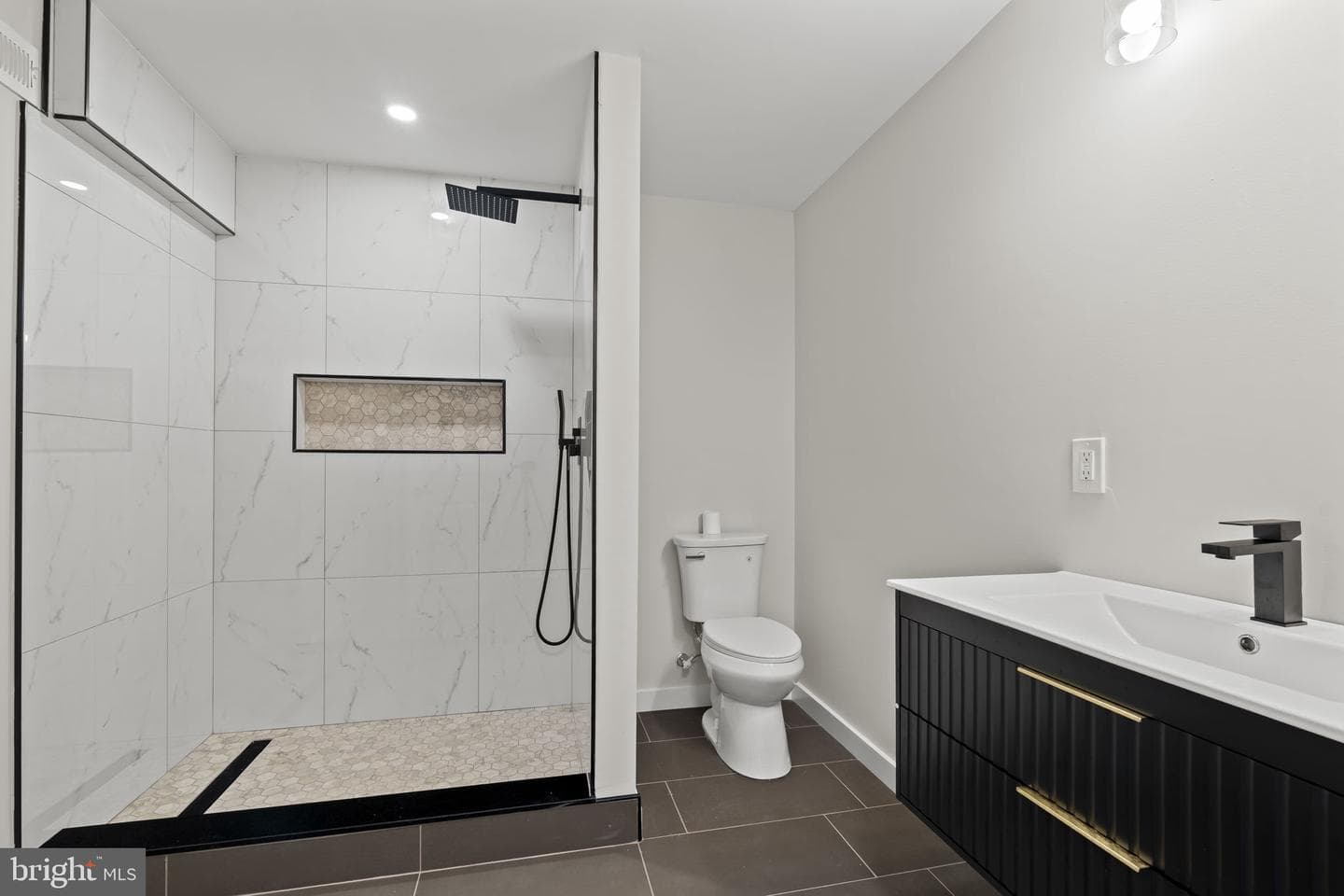 204 Cambridge Road photo 44