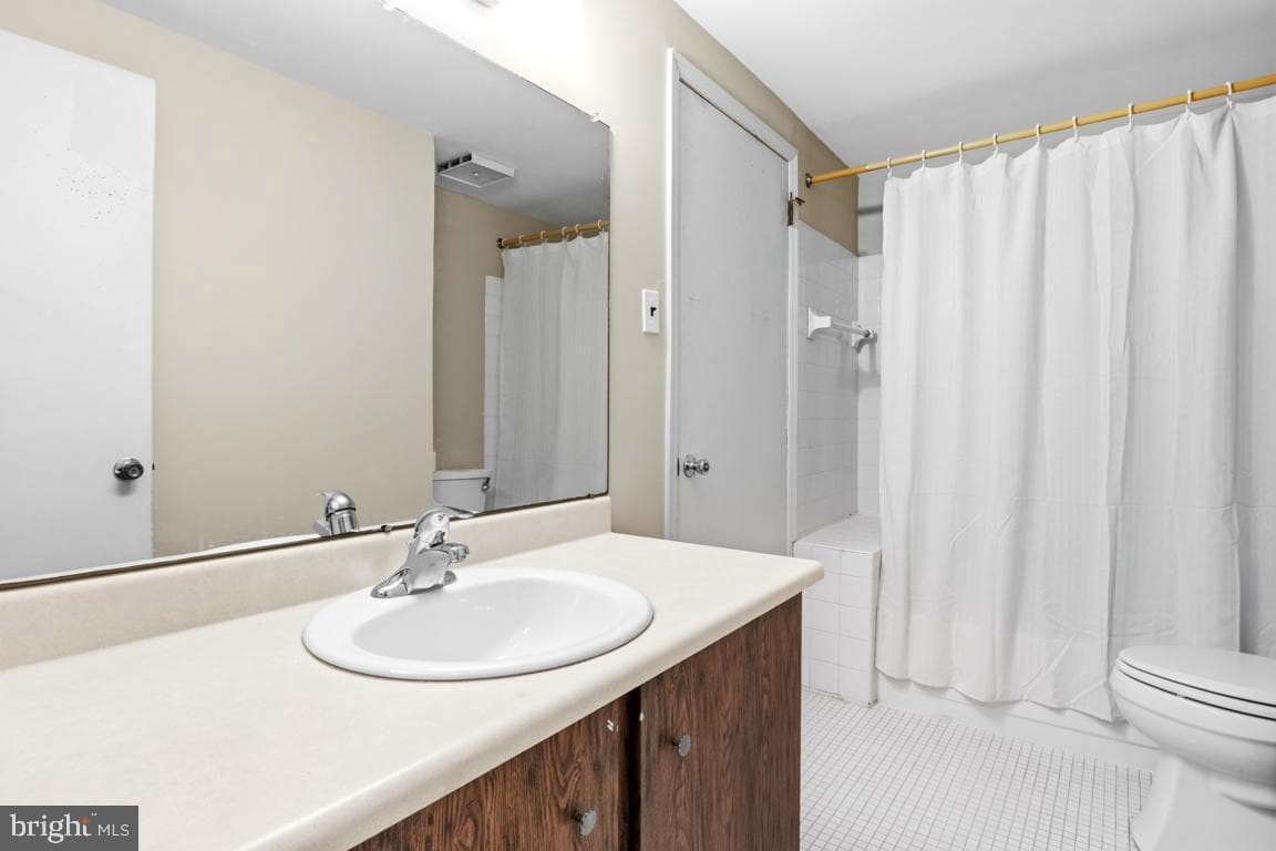 307 Franklin Court photo 15