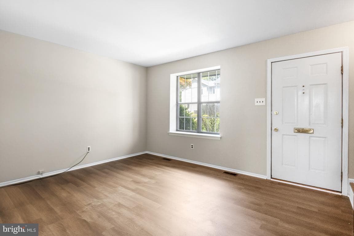 307 Franklin Court photo 3