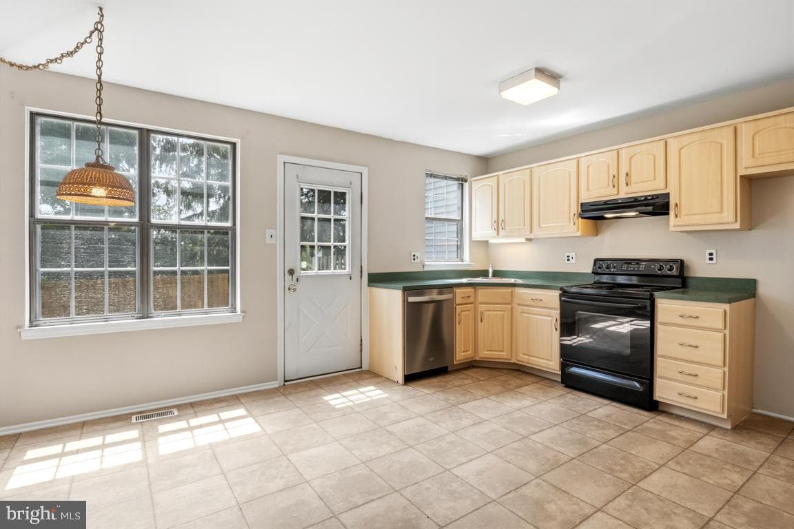 307 Franklin Court photo 6