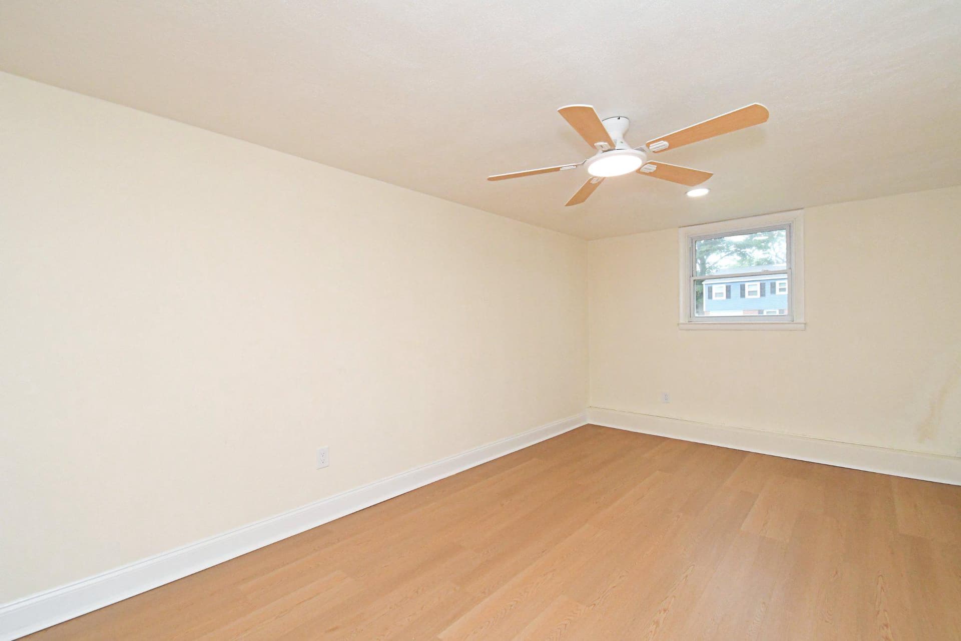 1017 Emerald Avenue photo 21