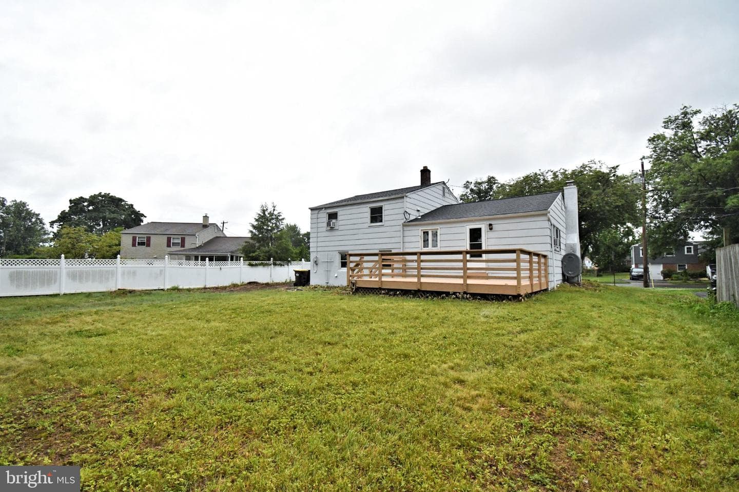 1017 Emerald Avenue photo 24
