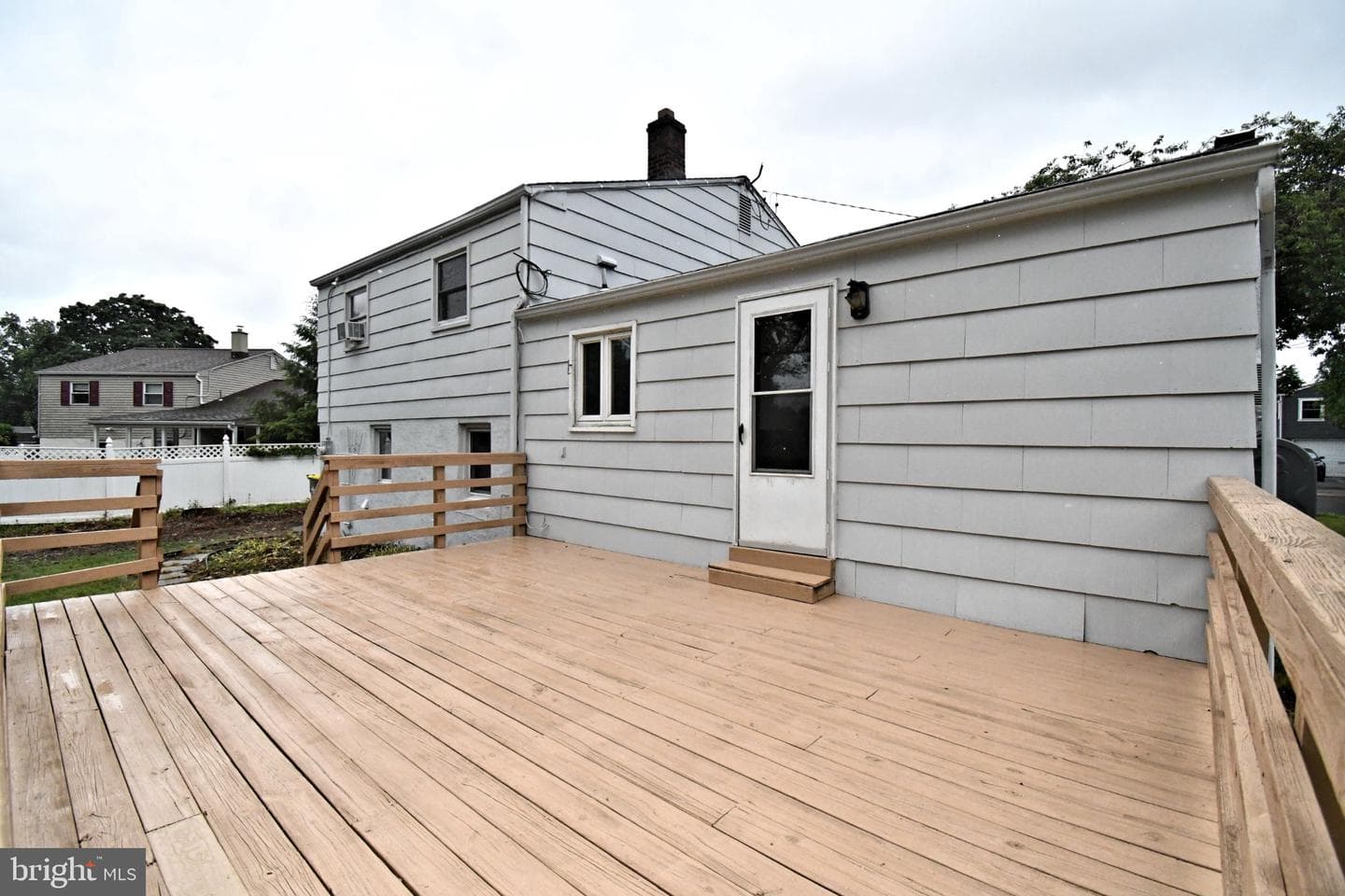 1017 Emerald Avenue photo 27