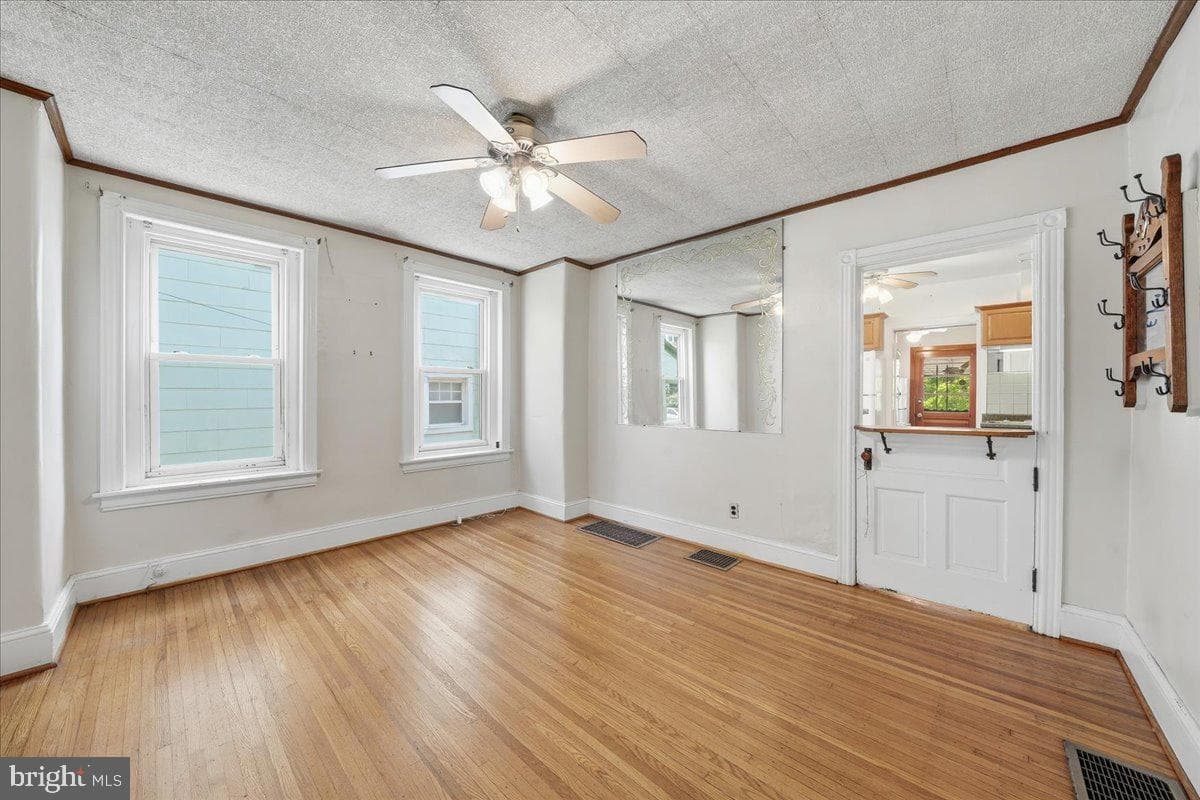 16 W Spring Avenue photo 12