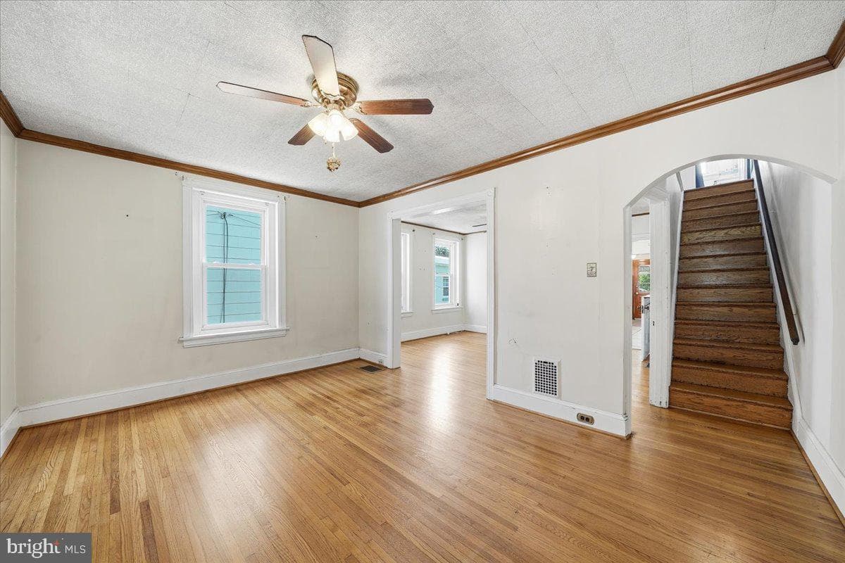 16 W Spring Avenue photo 5