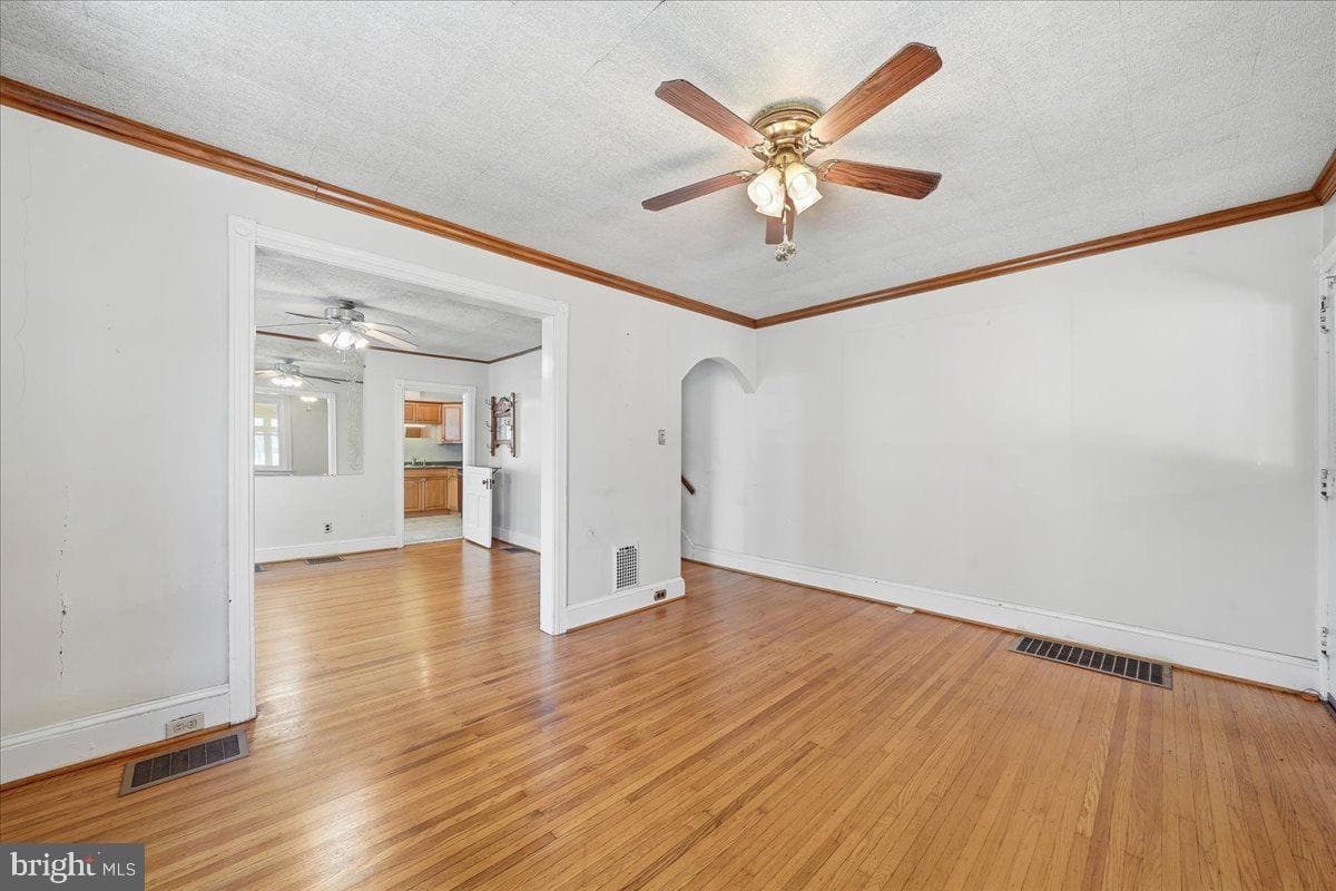 16 W Spring Avenue photo 8