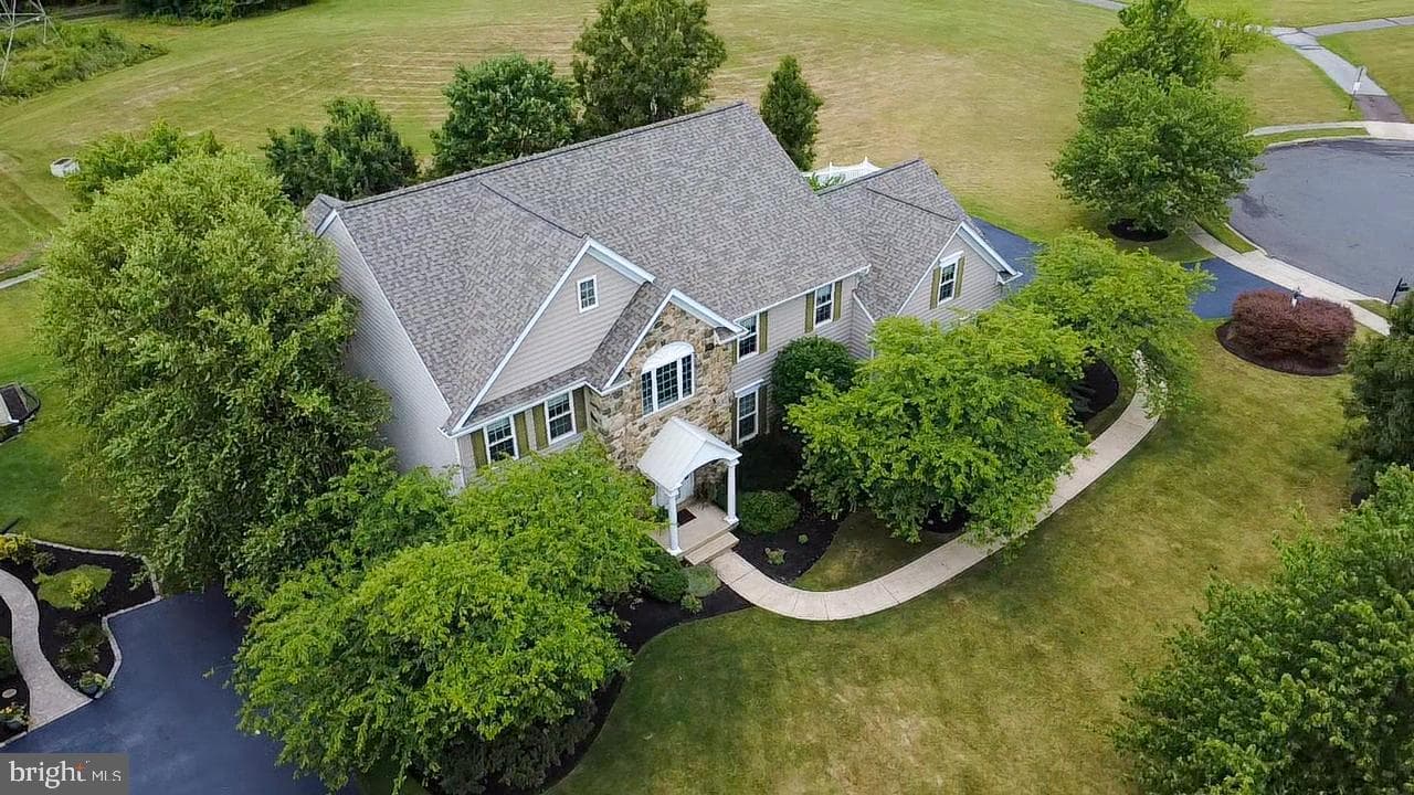 650 Grantham Lane photo 37