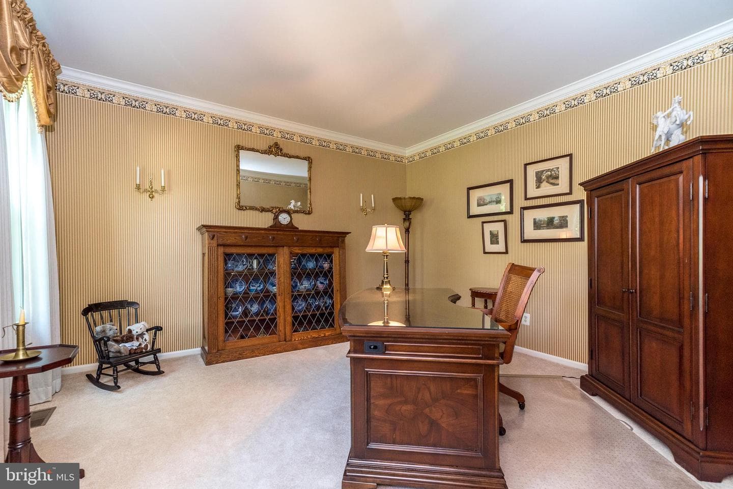 650 Grantham Lane photo 7