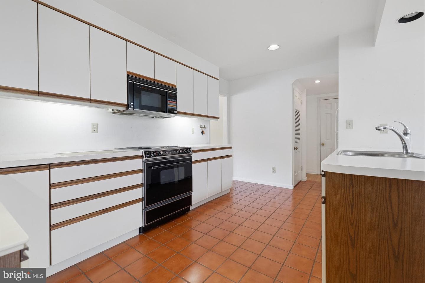 1051 Kipling Road photo 11