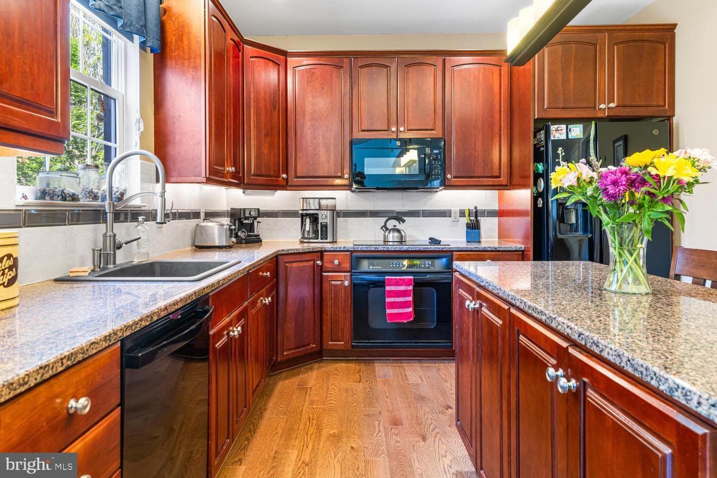 20 Greenshire Boulevard photo 10