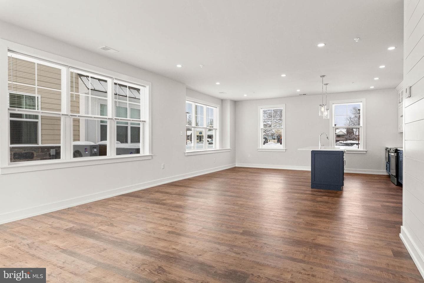 417 Isabelle Court #201 photo 9