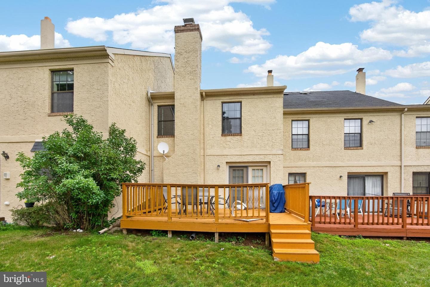 2116 Yorktown North N photo 32