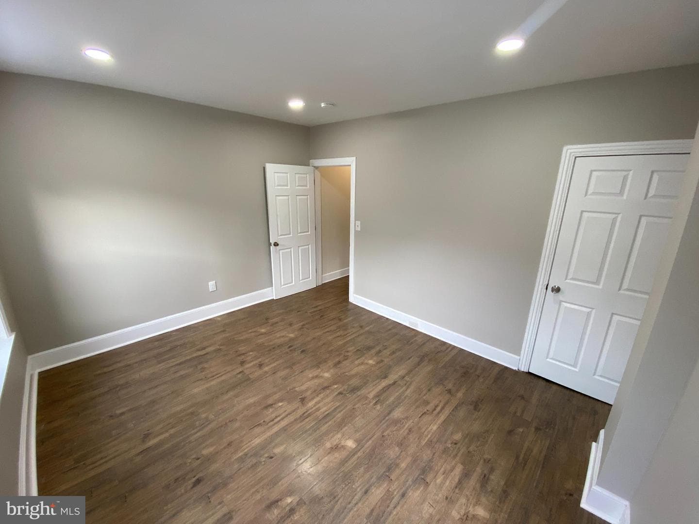220 Pearl St photo 15