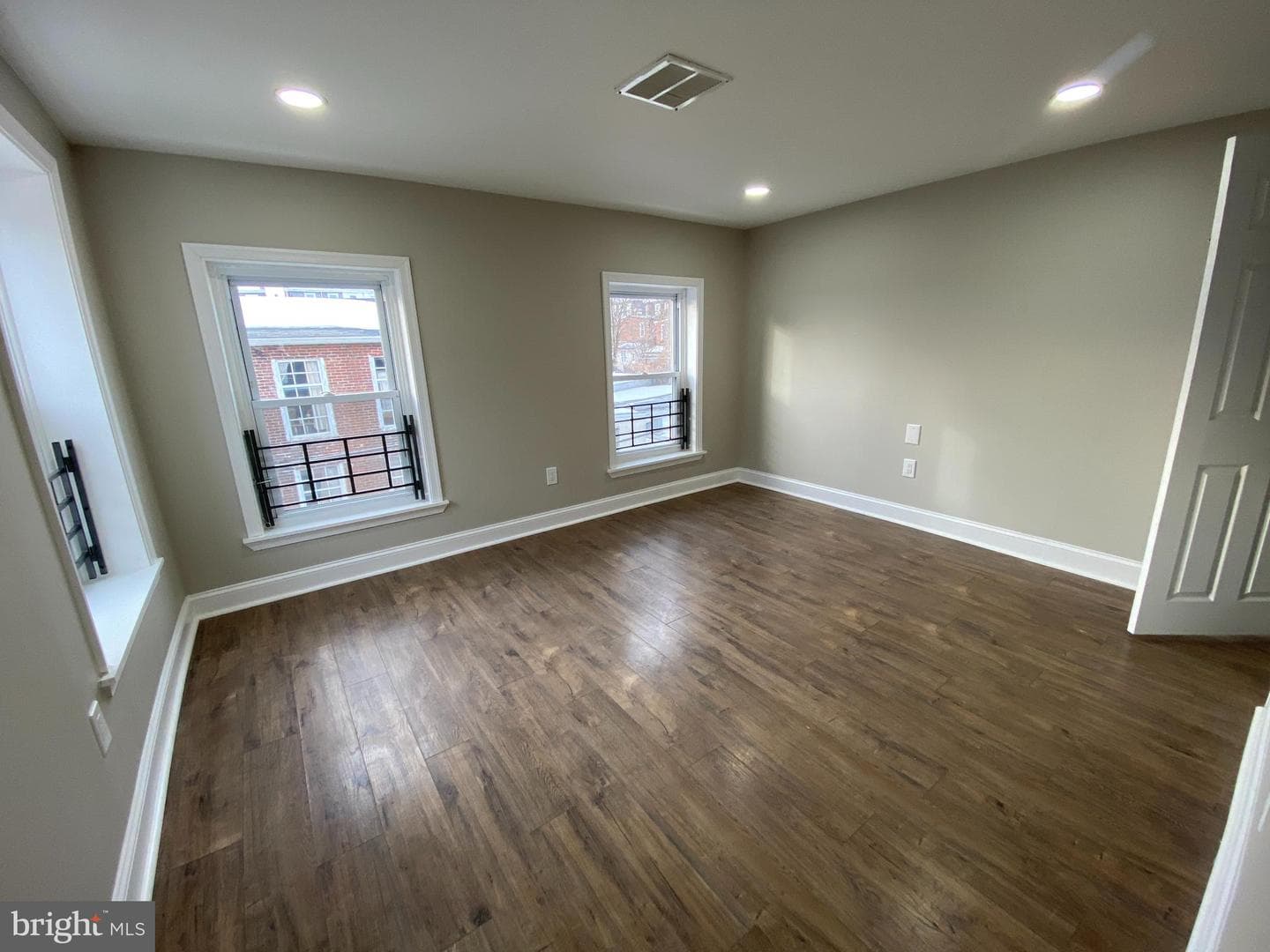220 Pearl St photo 17