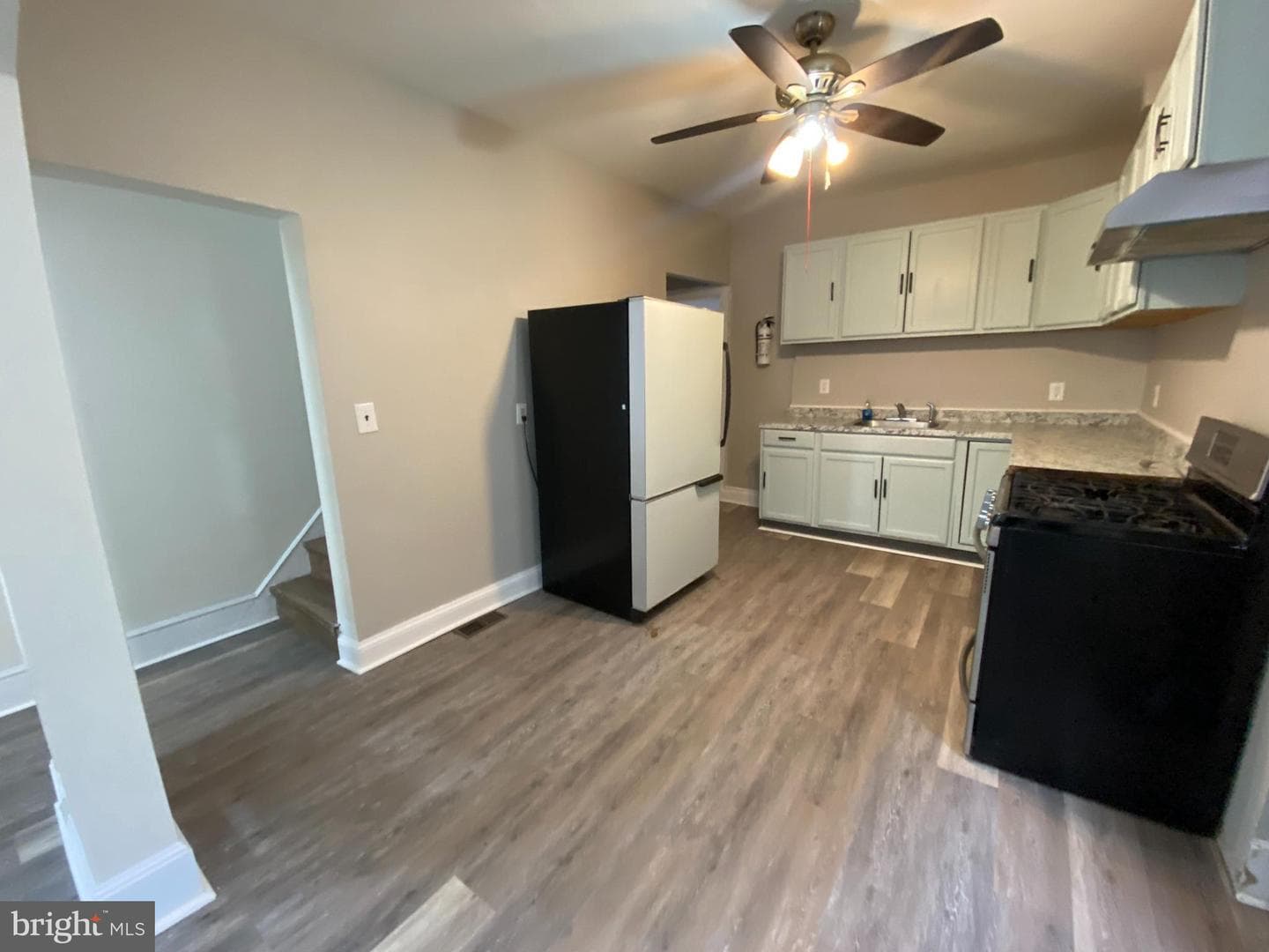 220 Pearl St photo 8