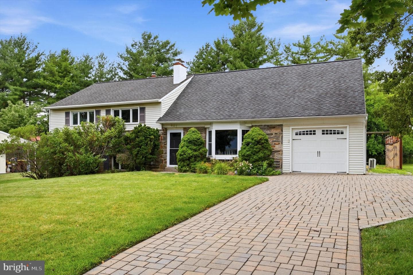 627 General Armstrong Road photo 4