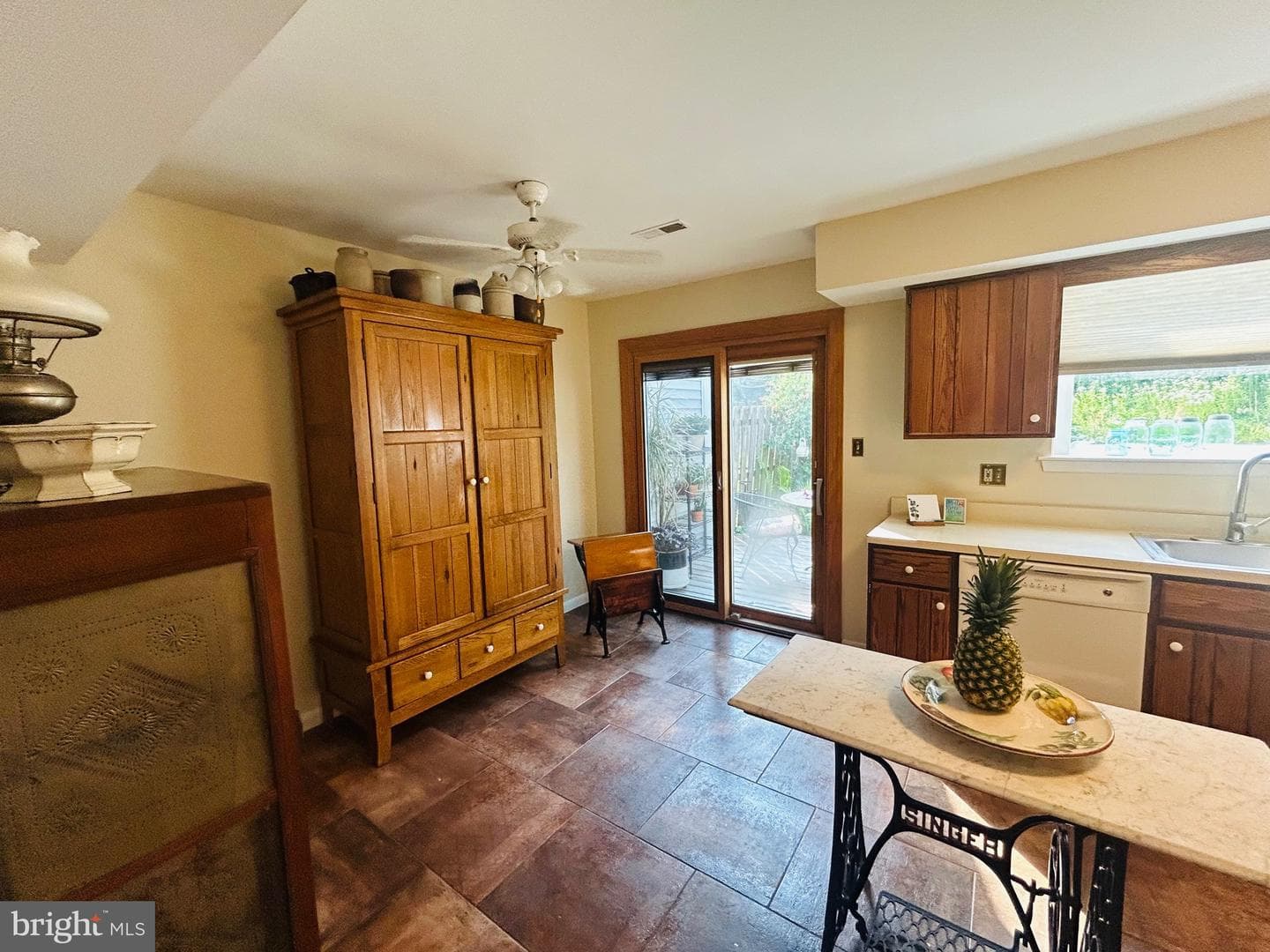 611 Bridge Street photo 7