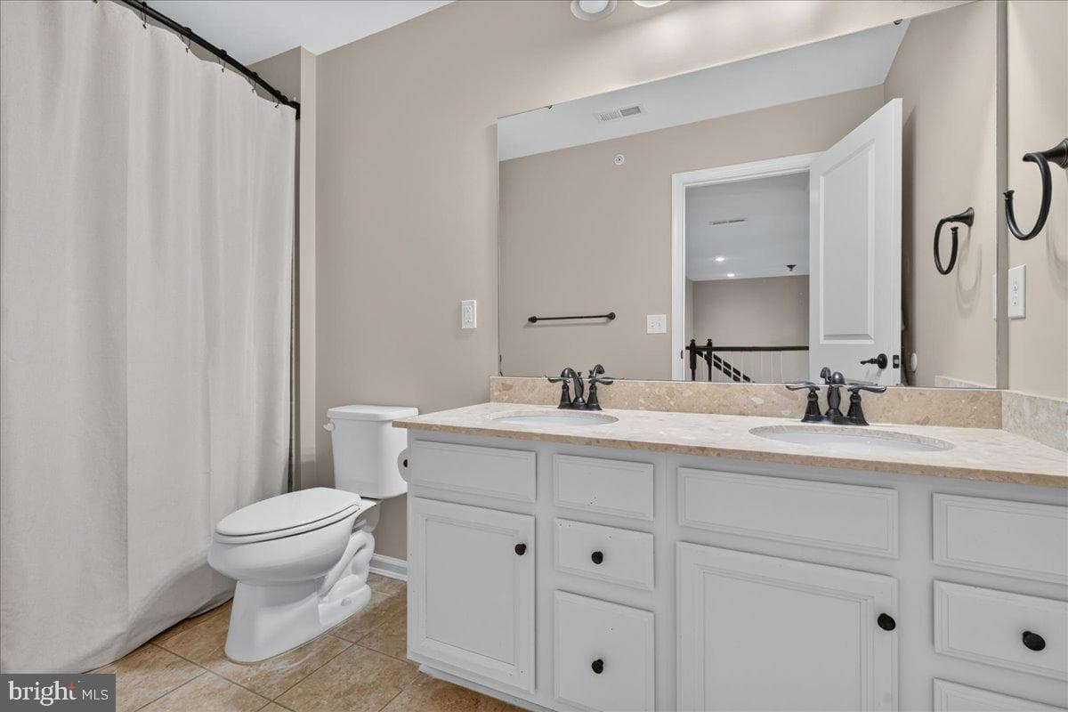 870 Reynards Run photo 12
