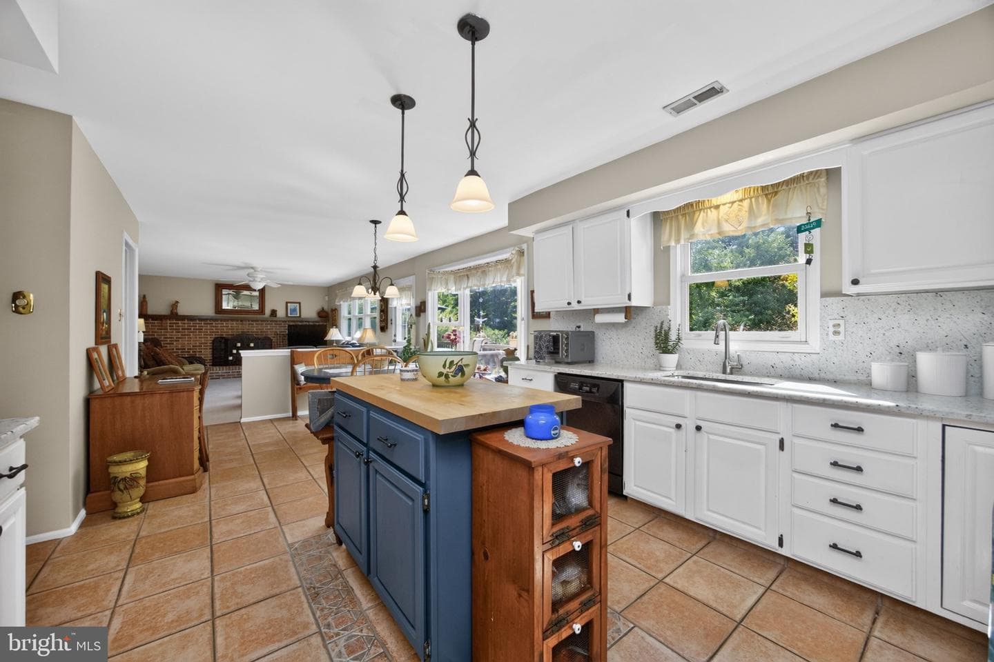1215 Jarvis Lane photo 14