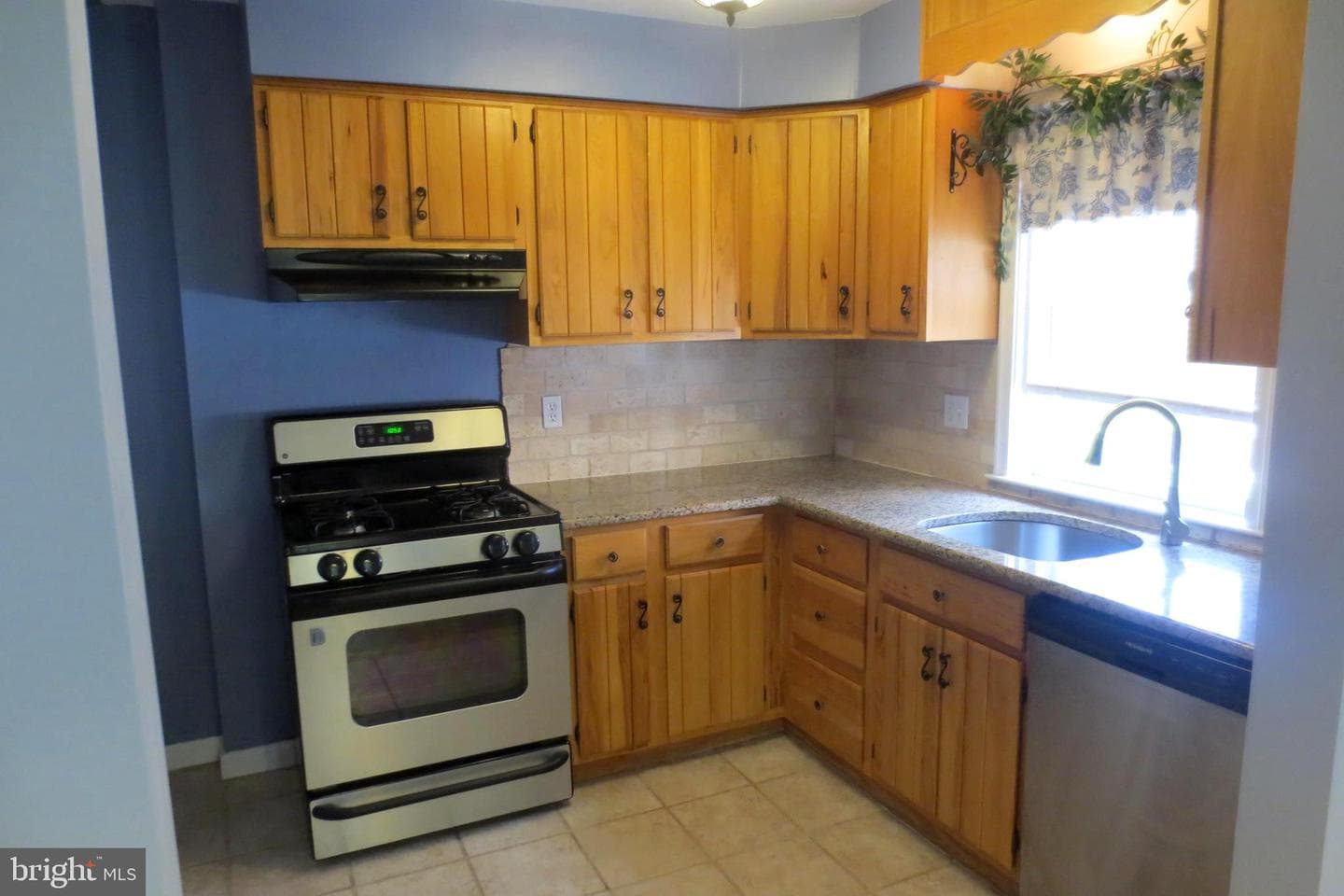 288 Diamond Street photo 10