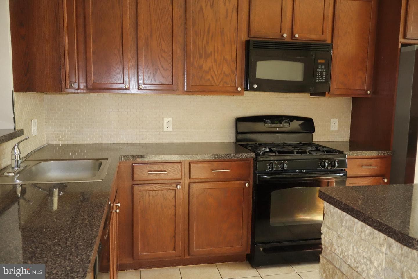 914 Thomas Street photo 22