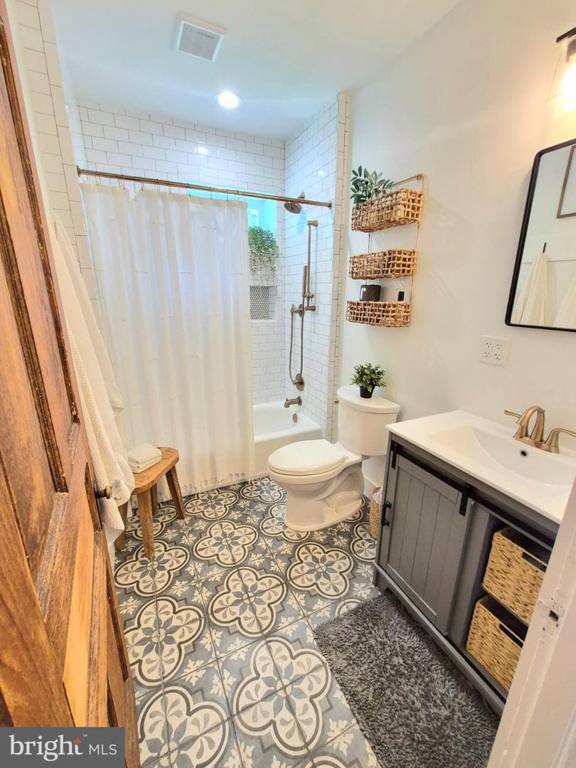 54 Blake Avenue photo 35