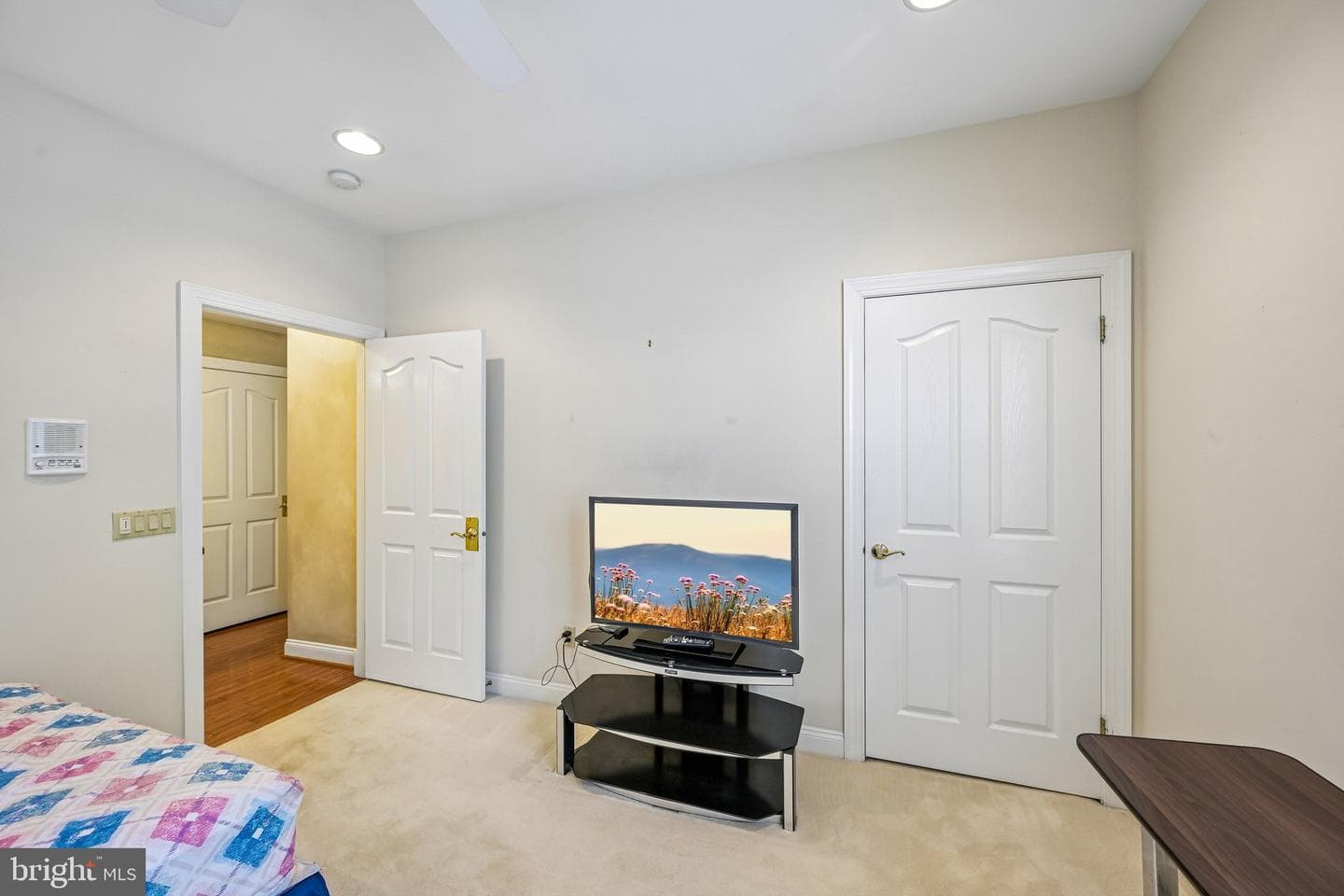 106 Newbury Way photo 19