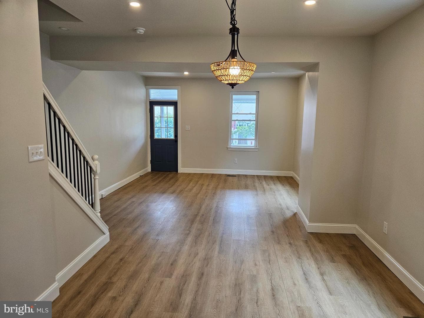 321 Elm Avenue photo 3