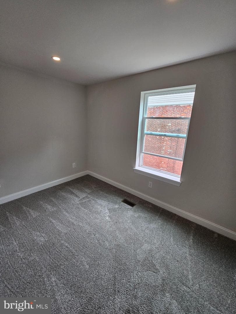 321 Elm Avenue photo 9