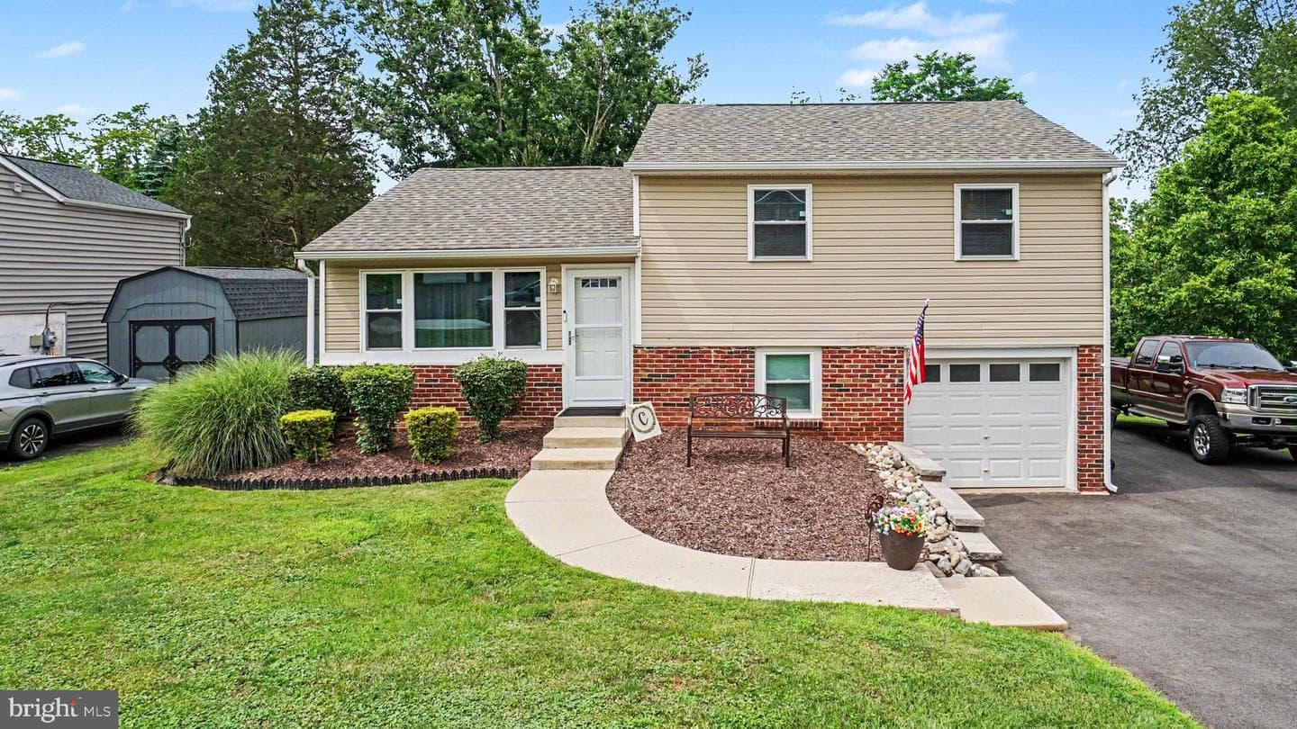 493 Adrian Road, Collegeville