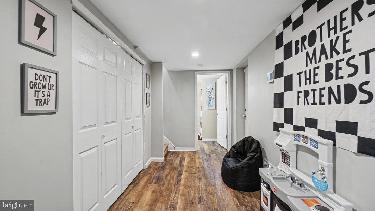 493 Adrian Road photo 25