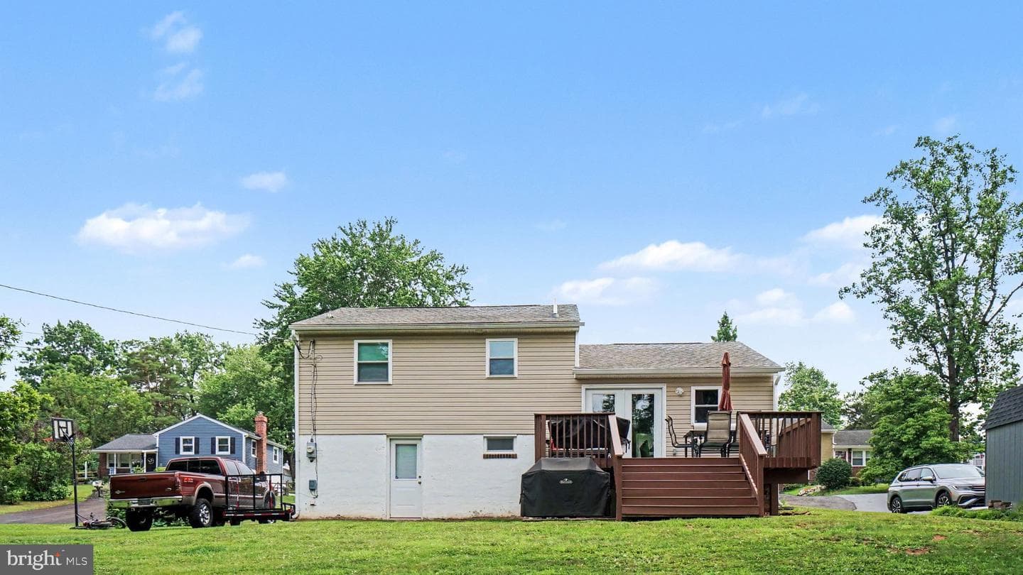 493 Adrian Road photo 31
