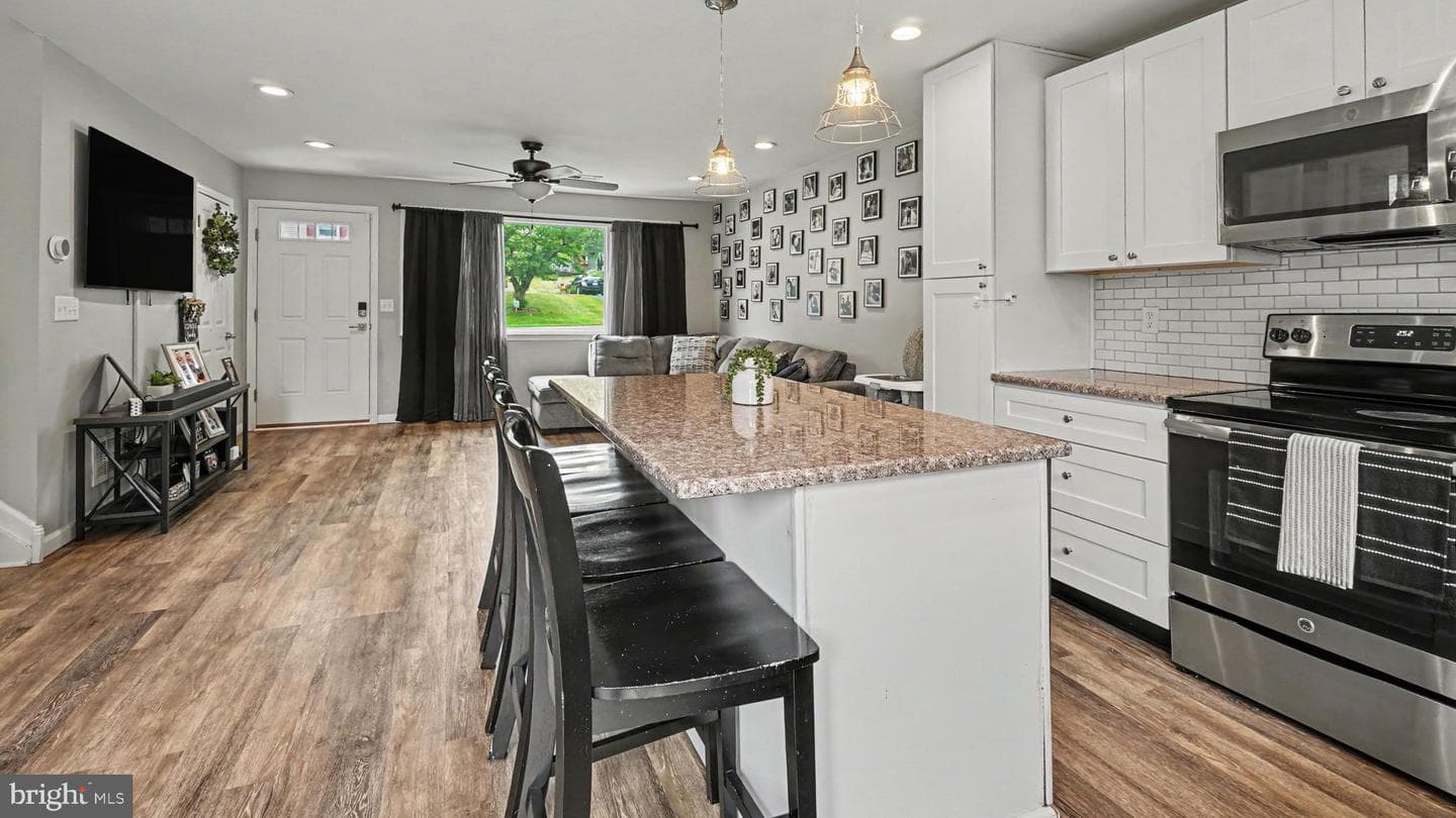 493 Adrian Road photo 9
