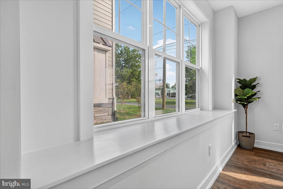 415 Isabelle Court #201 photo 8