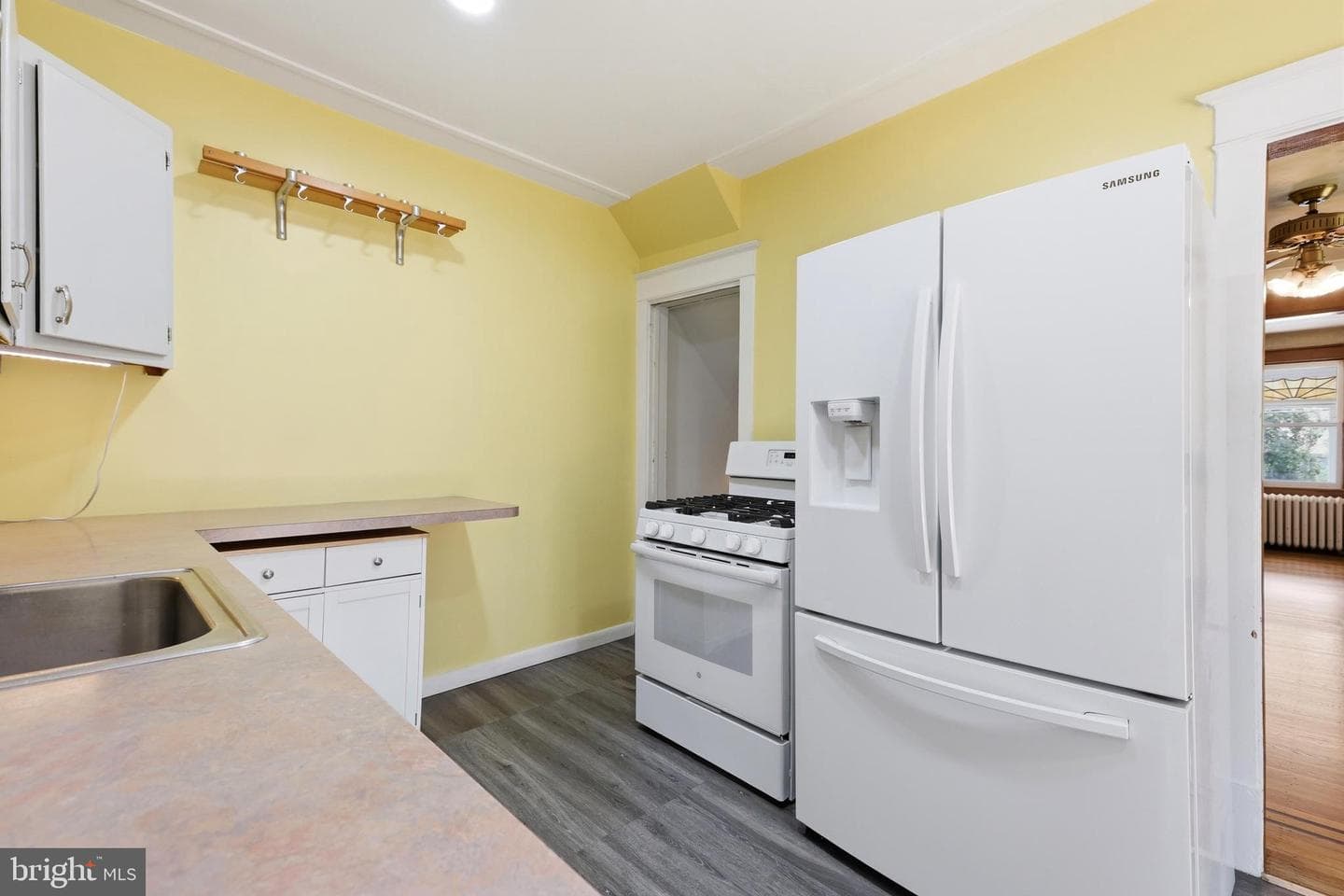 214 N Hills Avenue photo 20