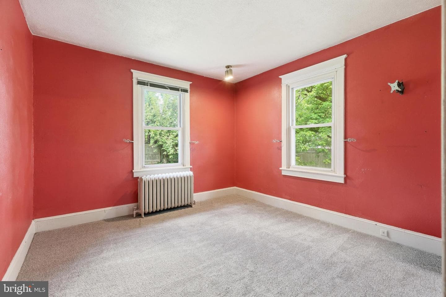 214 N Hills Avenue photo 27