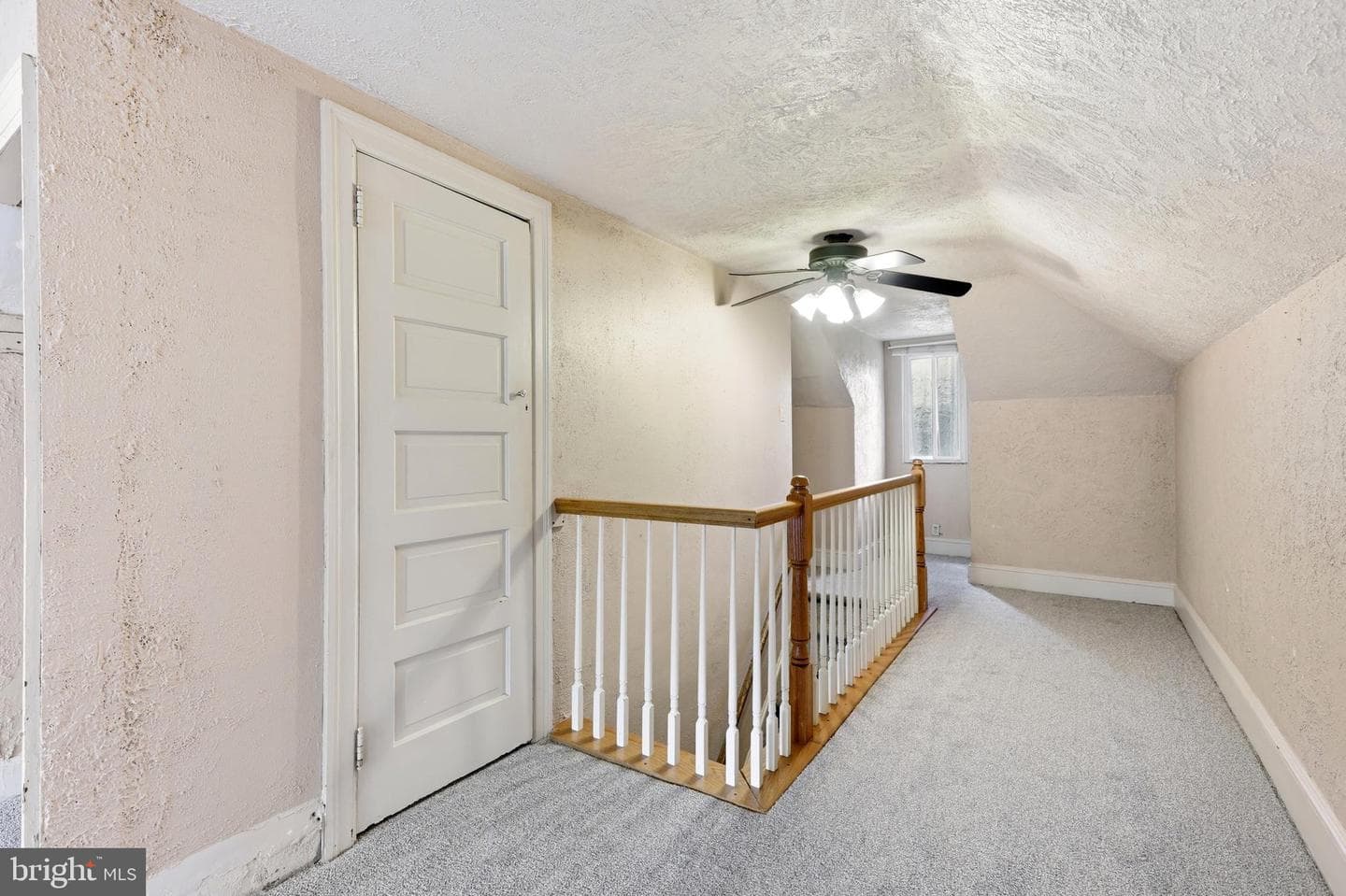 214 N Hills Avenue photo 34
