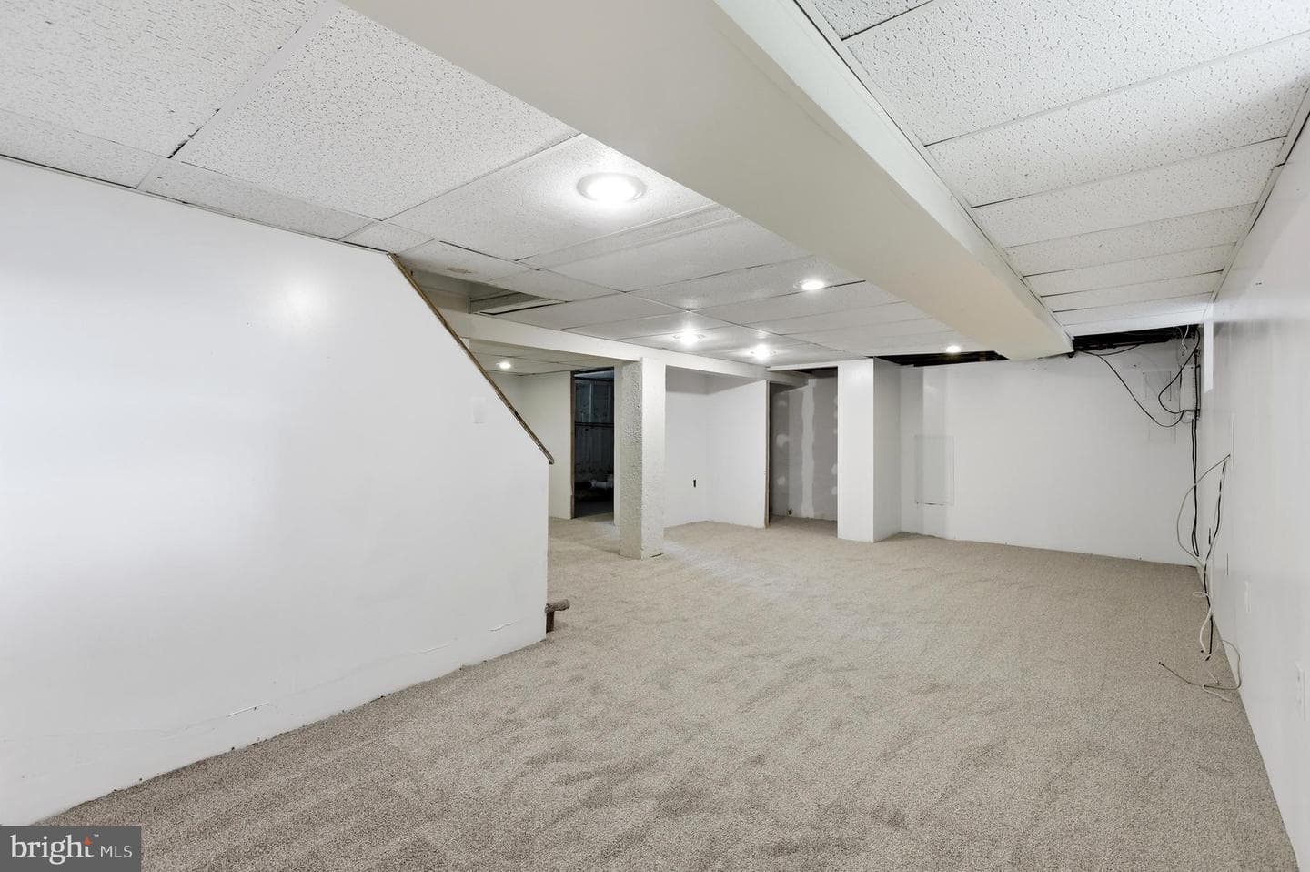 214 N Hills Avenue photo 35