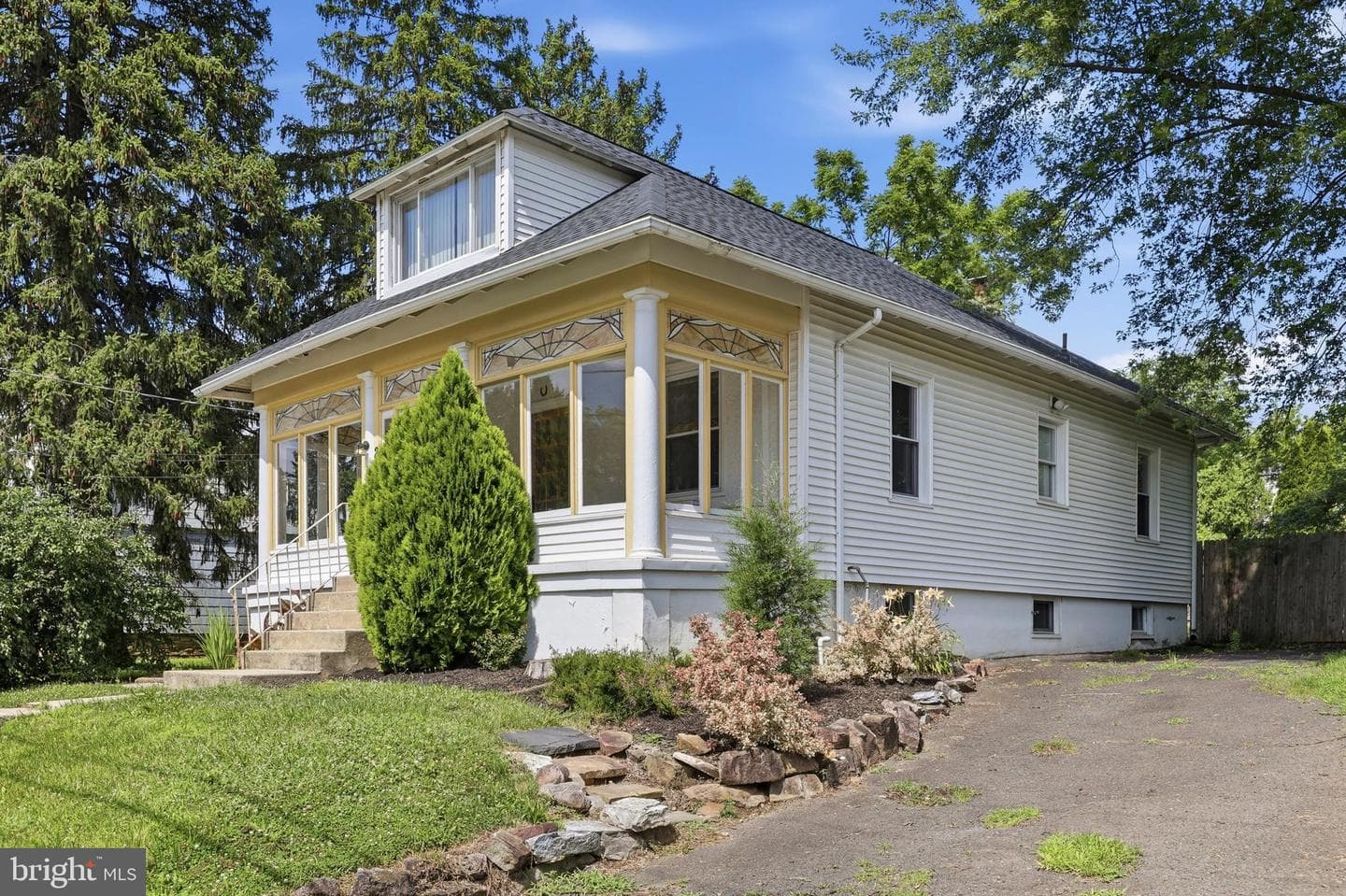 214 N Hills Avenue photo 4