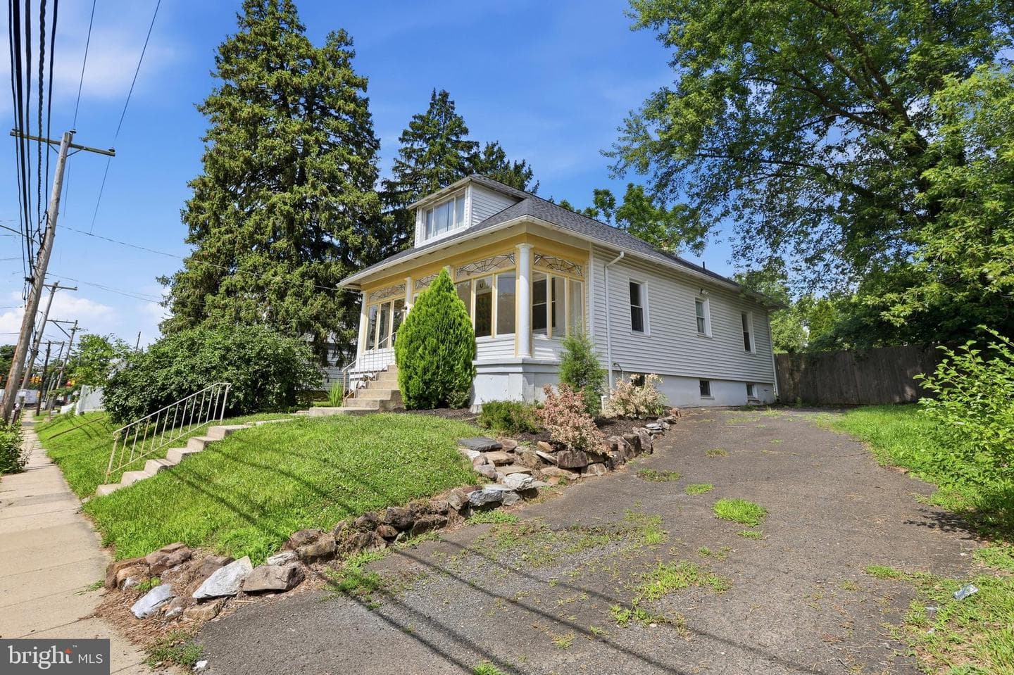 214 N Hills Avenue photo 5