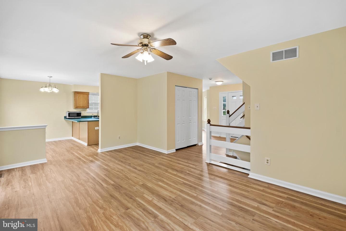 806 Elizabeth Court photo 18