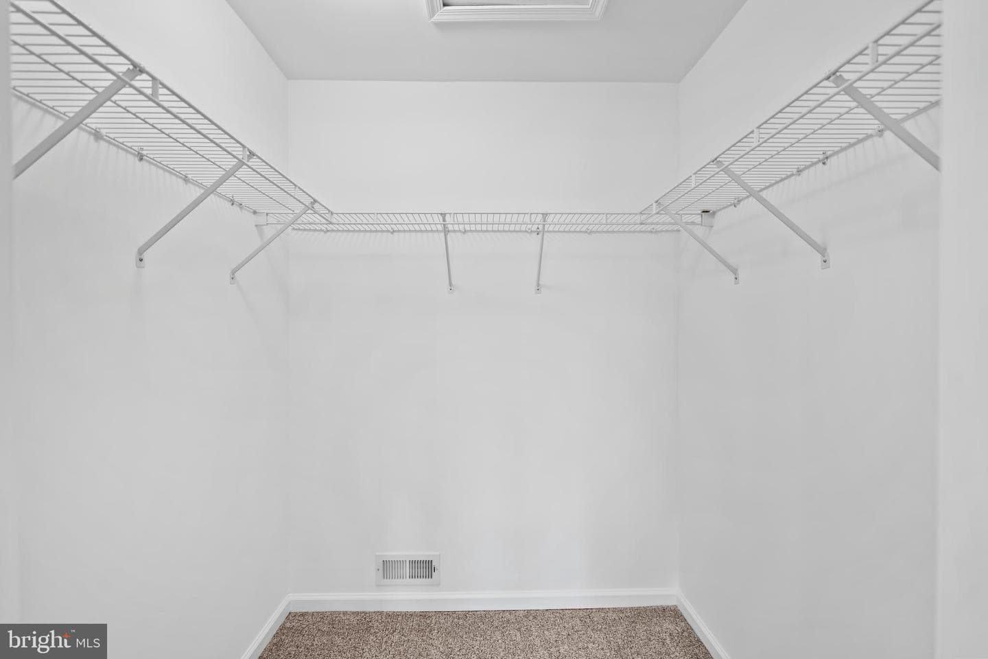 806 Elizabeth Court photo 35