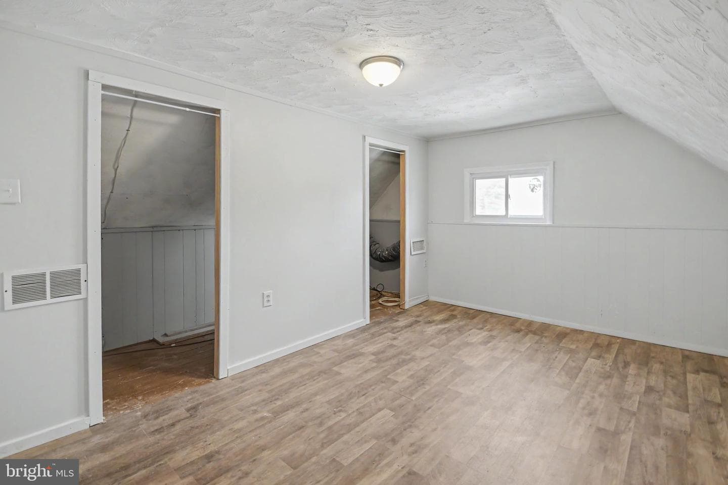 356 W Beech Street photo 27