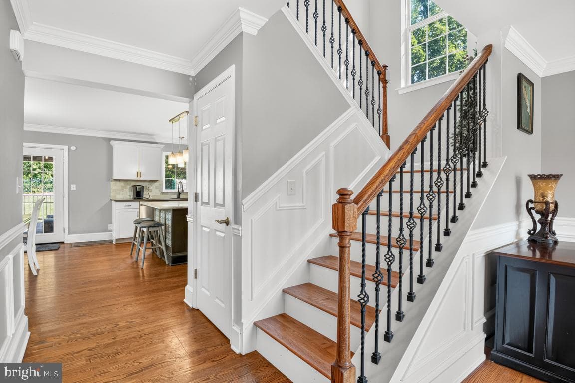 709 E Walnut Street photo 17