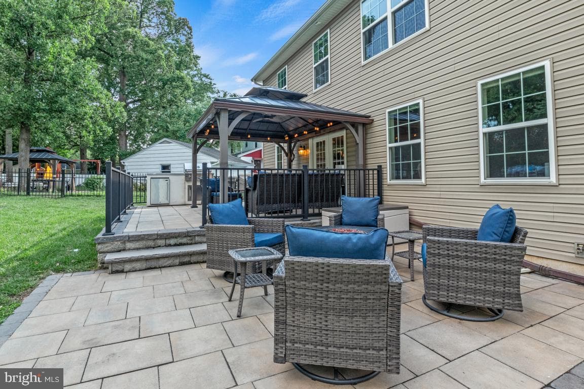 709 E Walnut Street photo 27