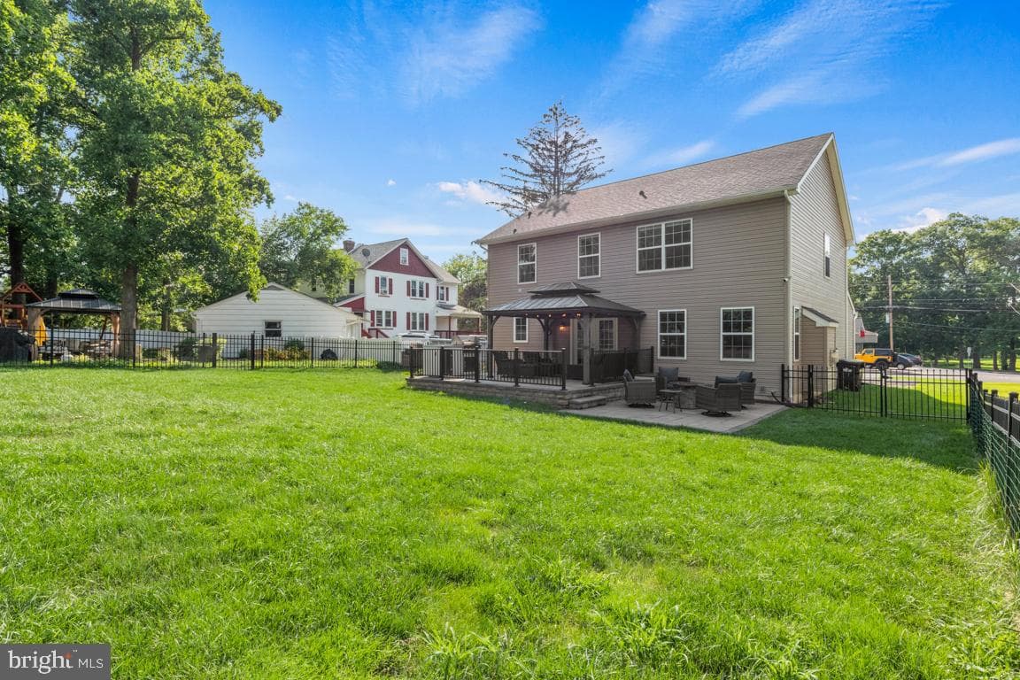 709 E Walnut Street photo 37