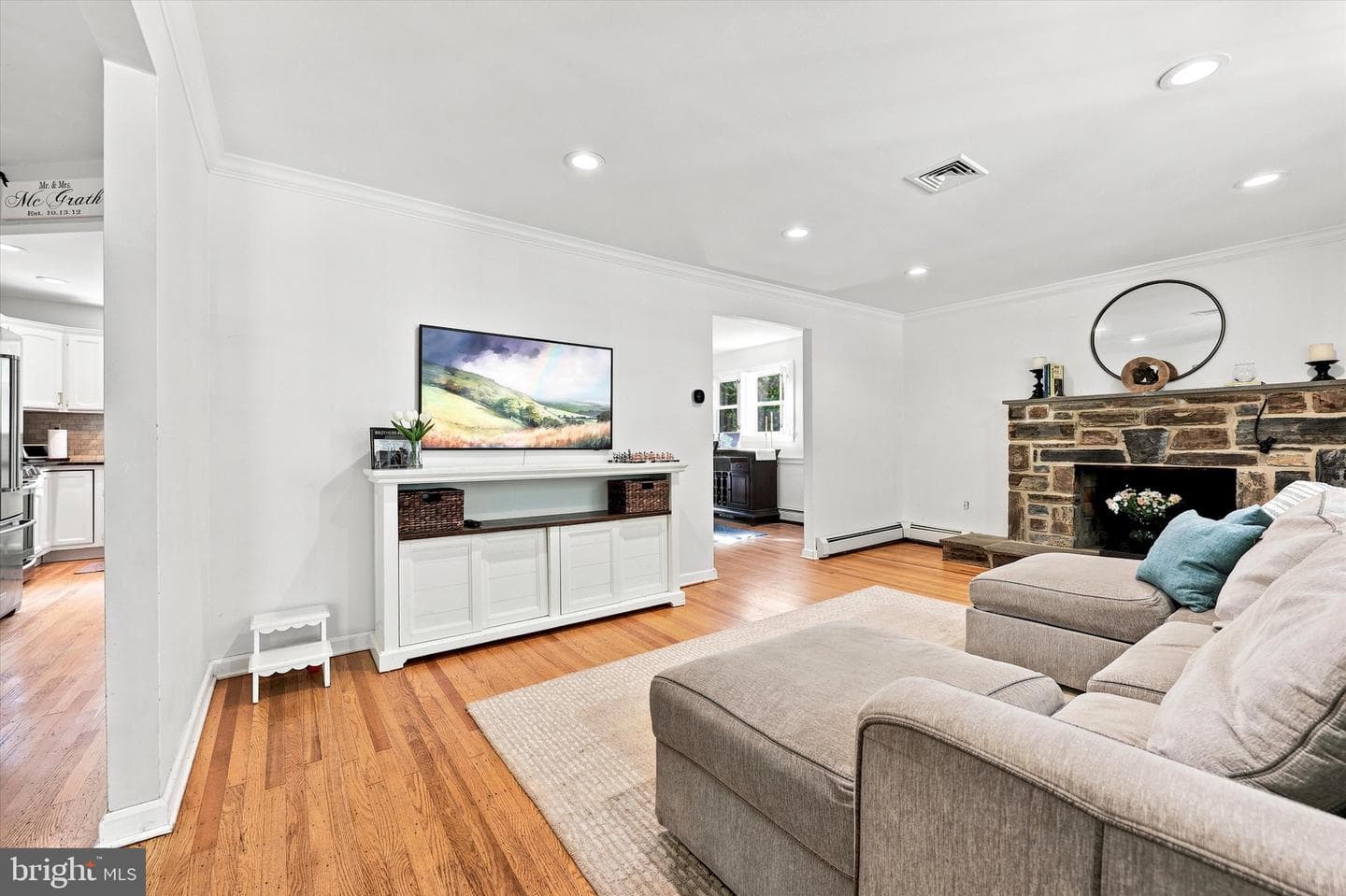 649 Midway Lane photo 4