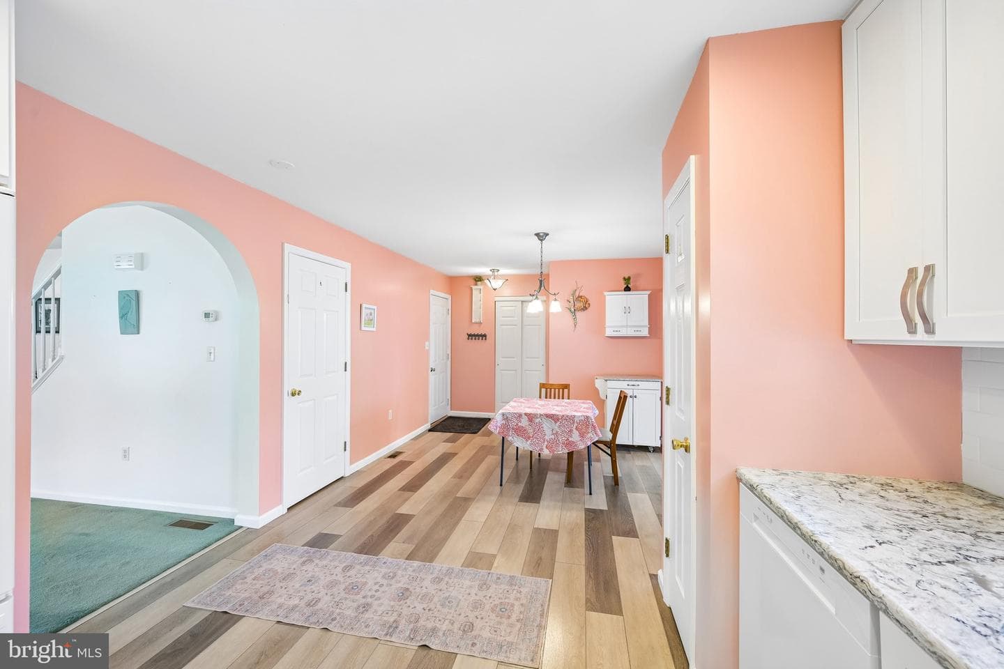 12 Lawn Avenue photo 13