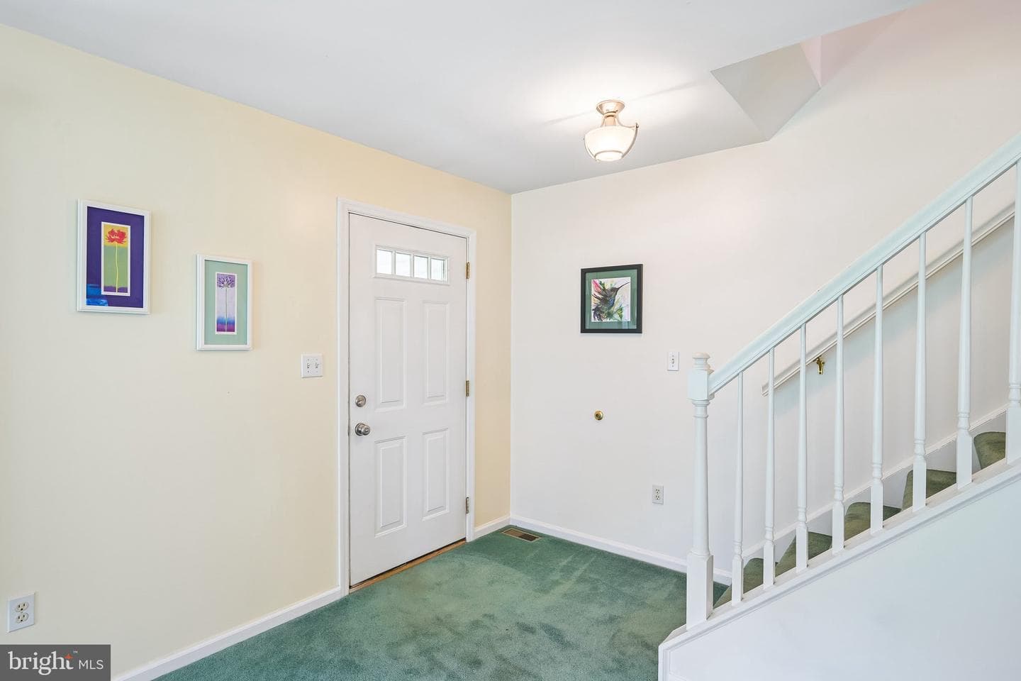 12 Lawn Avenue photo 4