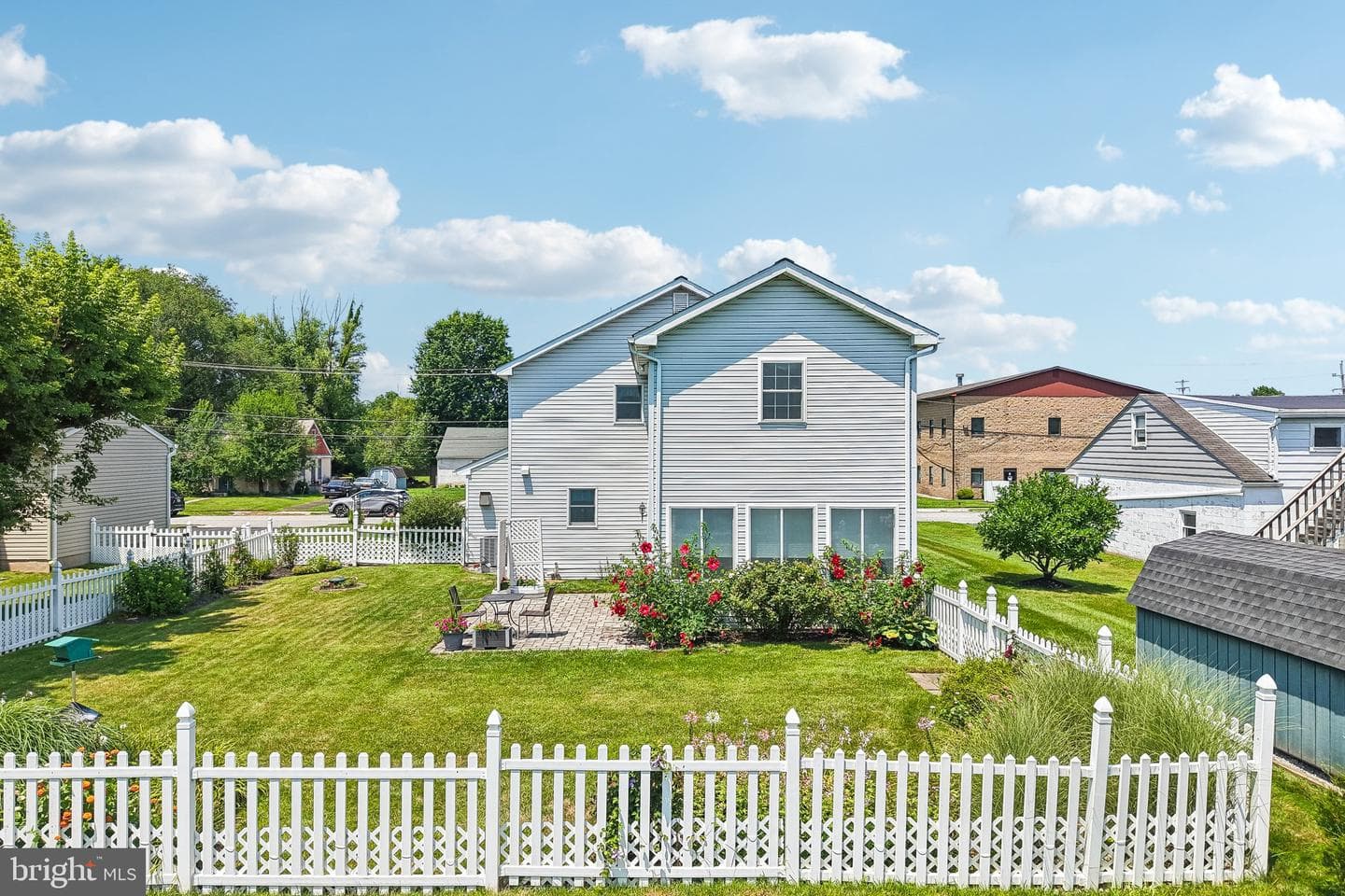 12 Lawn Avenue photo 47